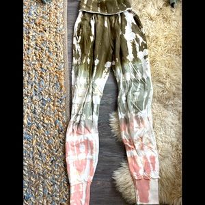 YOUNG FABULOUS & BROKE LOUNGE Set